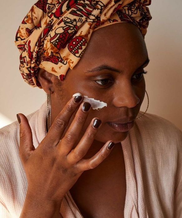 A model applying the moisturizer to their face