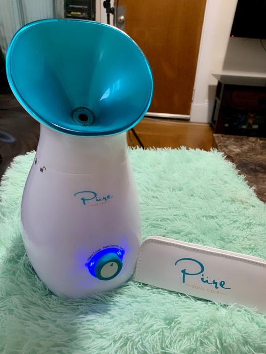 A reviewer’s facial steamer