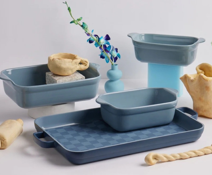 The stunning blue bakeware set