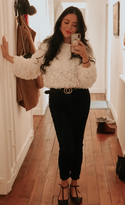 A reviewer pairs the belt with a cozy sweater and jeans.