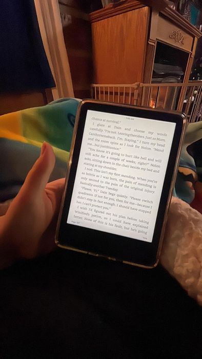 Reviewer holding the Kindle device