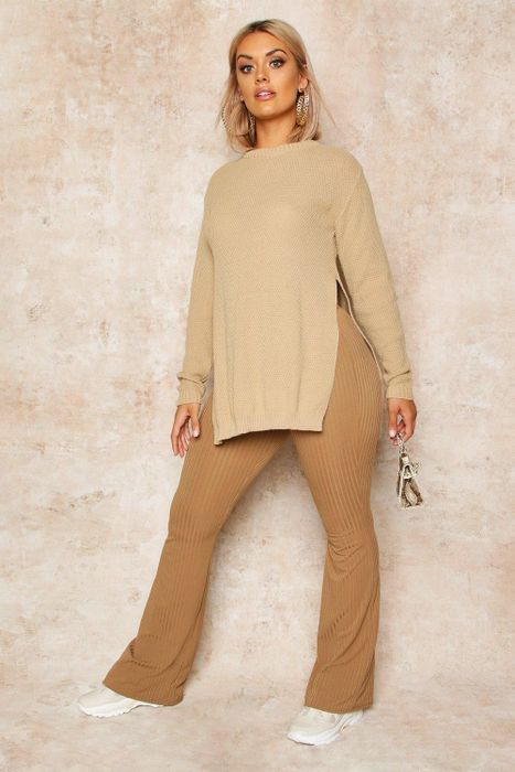 Model wearing a brown sweater with slits, blending warmth and fashion.