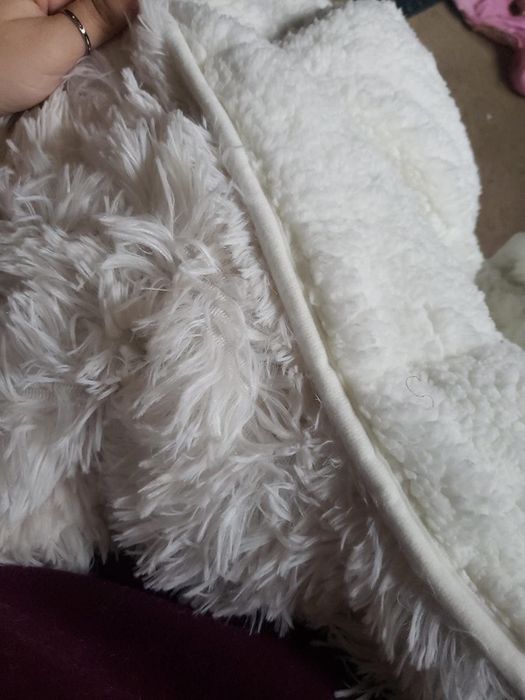 Image of white blanket from a reviewer