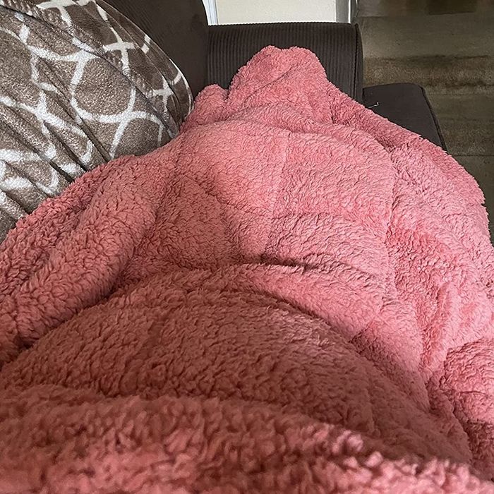 Image of pink blanket from a reviewer
