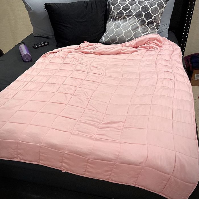 Image of pink blanket from a reviewer