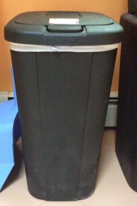 A photo from a reviewer showing a trash can with the trash bag inside.