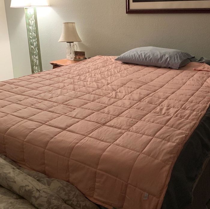 Image of pink blanket from a reviewer