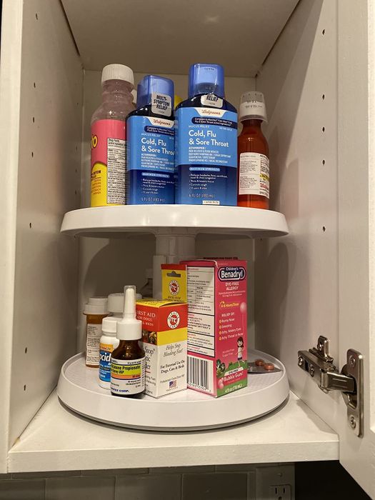 A reviewer's photo showcasing medicine organized on one of the turntable organizers.