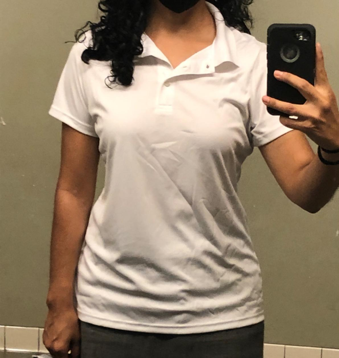 Image of reviewer wearing a white shirt