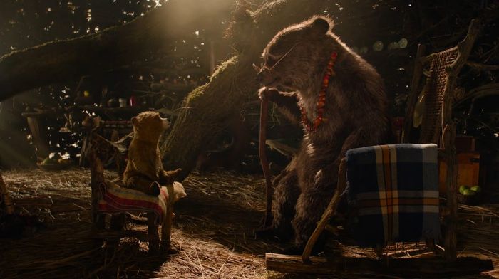 Paddington đem đến một sức hấp dẫn đầy quyến rũ và vẻ dễ thương trong Gấu Thủ Chu.