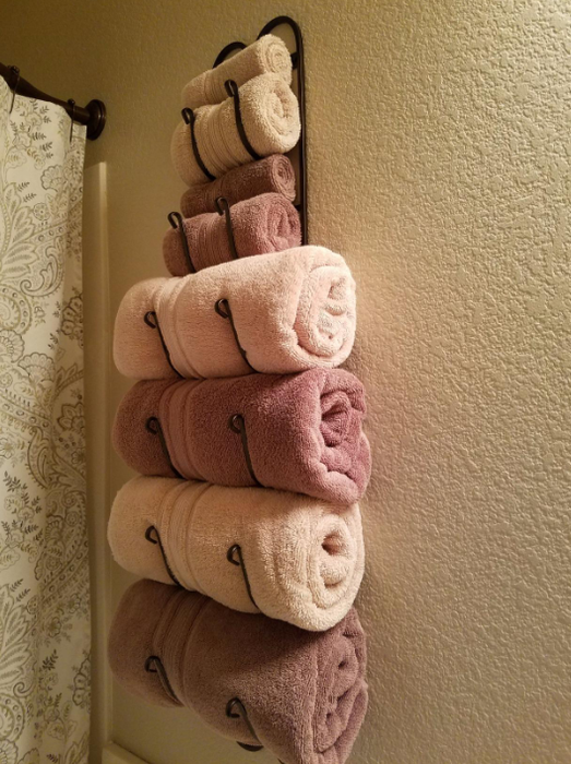 Photo from a reviewer showing a towel rack stocked with towels of various sizes