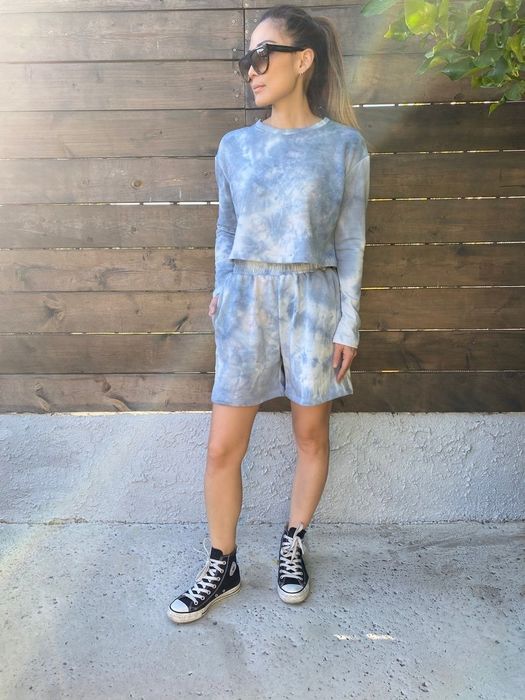 A model dressed in the trendy blue and white tie-dye outfit