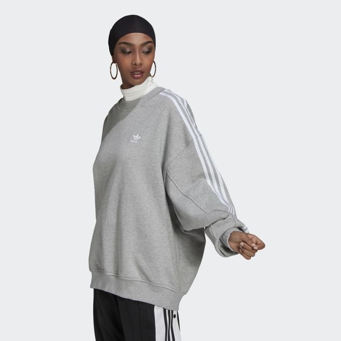 a model showcasing the sweatshirt in grey