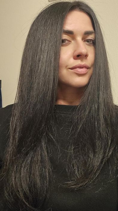 Another reviewer with long, shiny, straight hair