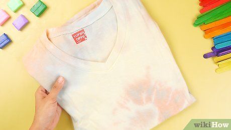 The same reviewer’s armpit before waxing, showing short dark hair clearly visible