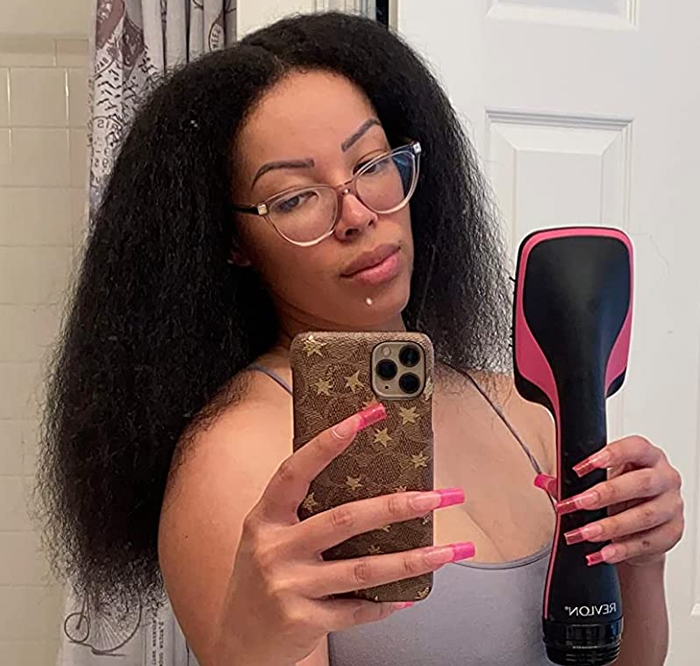 Reviewer with long, straightened hair