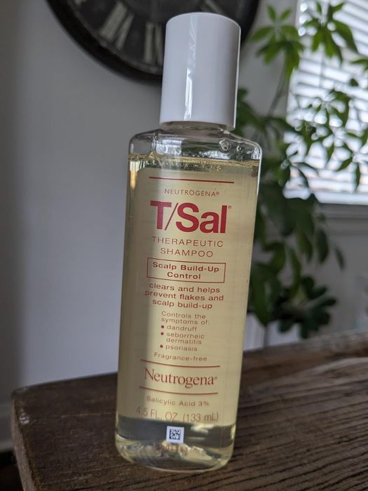 An image of the Neutrogena T/Sal Therapeutic Shampoo bottle.