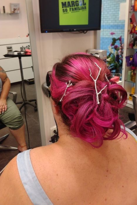 Another reviewer flaunting the branch pin set as part of a beautiful wedding updo