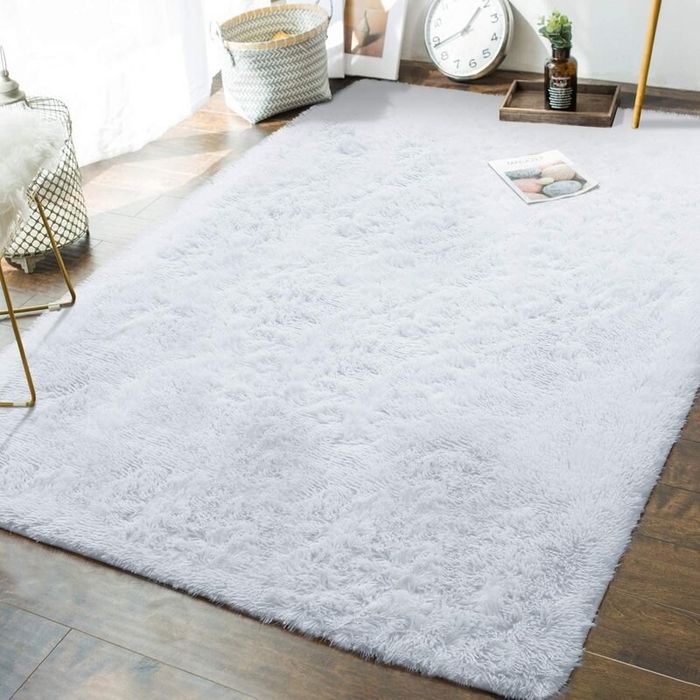 The white area rug in the living room