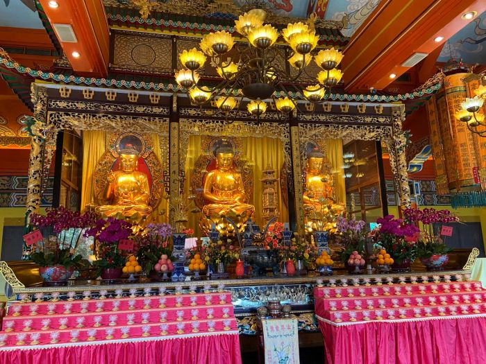 วัดโป่หลิน หรือที่รู้จักกันในชื่อวัดพระใหญ่โป่หลิน (Po Lin Monastery) เป็นวัดที่ตั้งอยู่บนเกาะลันเตา ซึ่งถือเป็นหนึ่งในสถานที่ศักดิ์สิทธิ์ของฮ่องกง