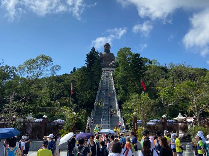 วัดโป่หลิน (Po Lin Monastery) หรือที่รู้จักในชื่อวัดพระใหญ่โป่หลิน เป็นวัดสำคัญในฮ่องกง ซึ่งมีพระใหญ่เป็นสัญลักษณ์ของวัดและสถานที่นี้เต็มไปด้วยความศักดิ์สิทธิ์