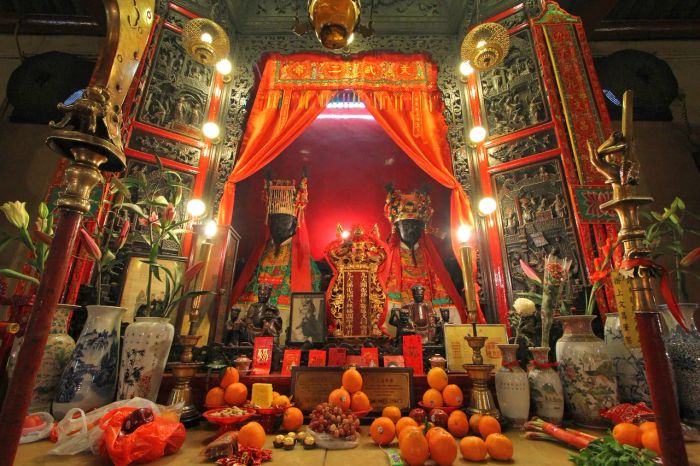 วัดหมั่นโหมว (Man Mo Temple) เป็นสถานที่ศักดิ์สิทธิ์ที่มีความเกี่ยวข้องกับการเรียนรู้และการศึกษา ตั้งอยู่ในฮ่องกง และถือเป็นหนึ่งในวัดเก่าแก่ที่มีความสำคัญทางประวัติศาสตร์และวัฒนธรรม