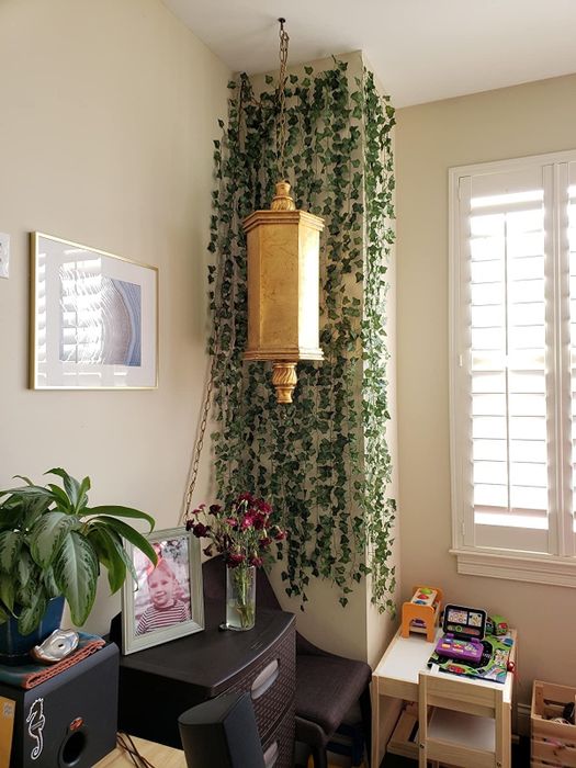 Image of the faux ivy draped over a wall
