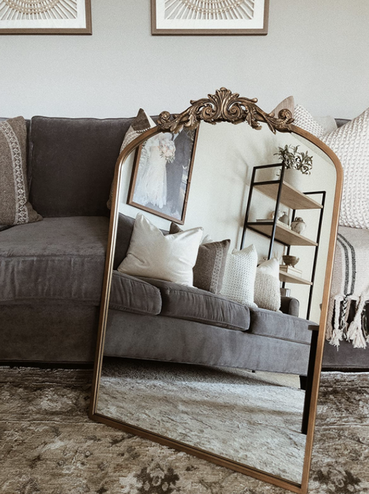 A close-up shot of the same mirror.