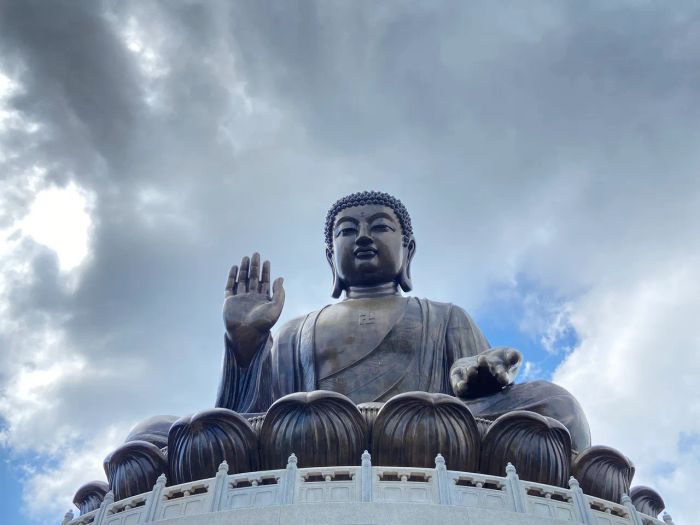 วัดโป่หลิน หรือวัดพระใหญ่โป่หลิน (Po Lin Monastery) เป็นวัดที่มีชื่อเสียงในฮ่องกง ซึ่งมีพระใหญ่เป็นสัญลักษณ์ที่โดดเด่น