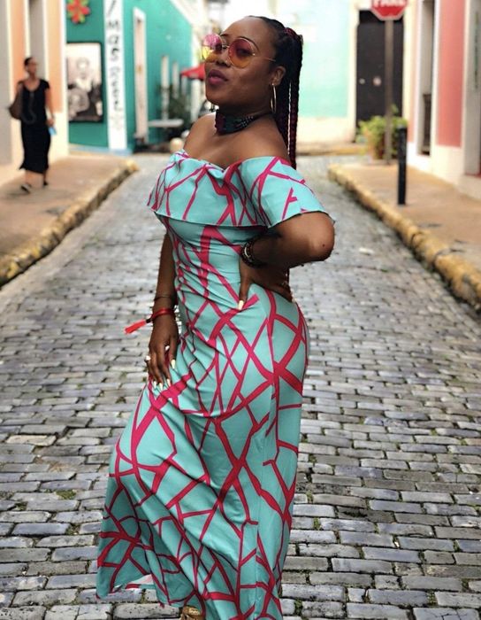 A reviewer praised the elegant dress she wore.