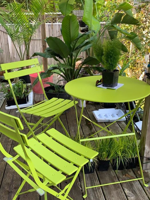 A reviewer's green patio set.