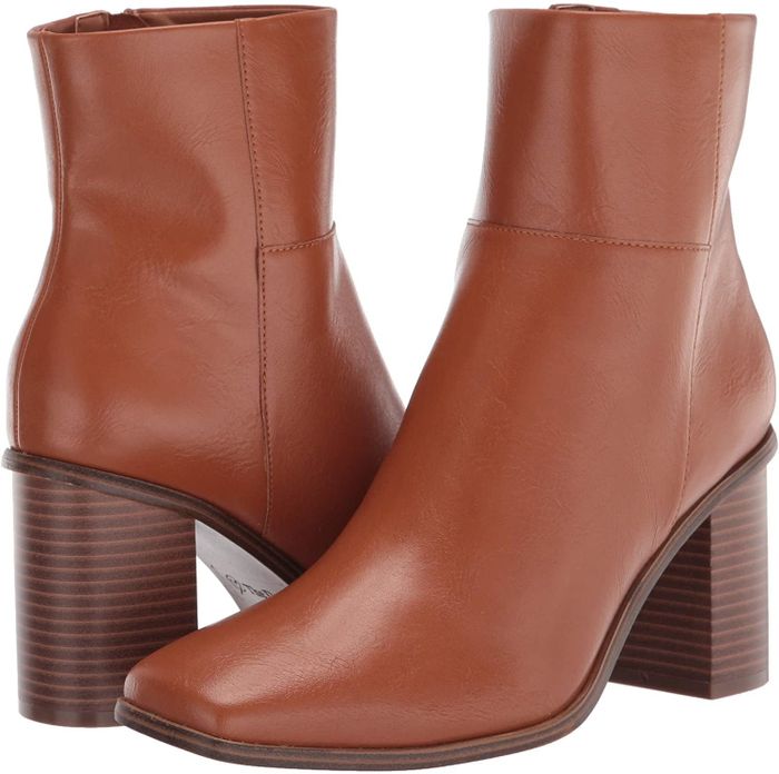 The brown boots.