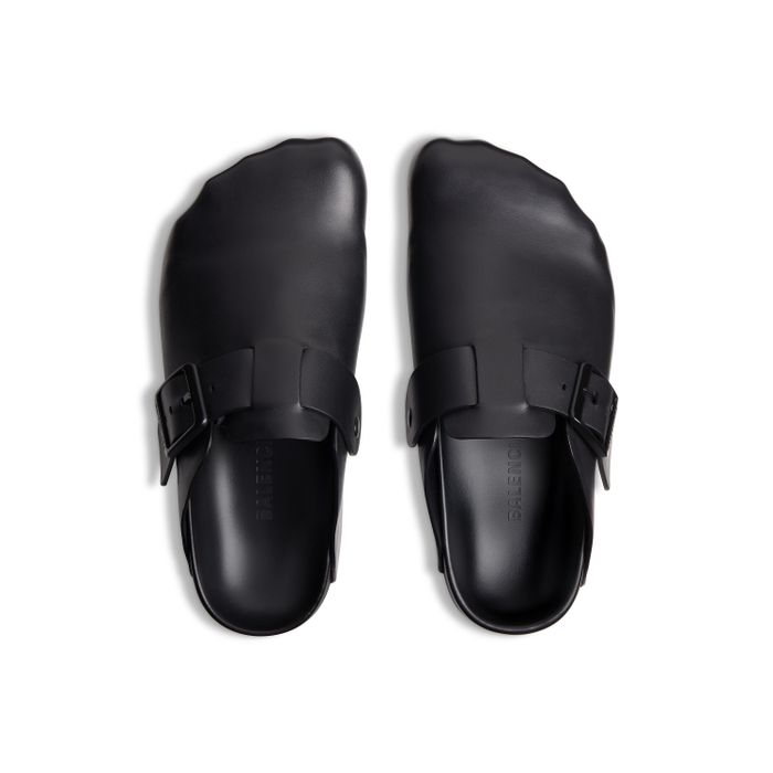 Clogs in sleek black