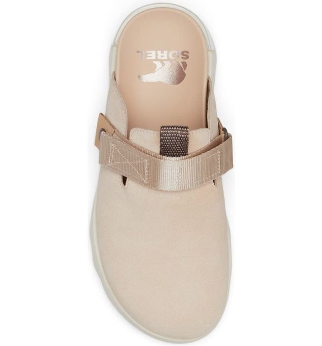 Clogs in Nova Sand/ Midnight colorway