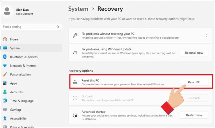 Tại mục Reset this PC, bạn chọn Reset PC ở góc phải màn hình