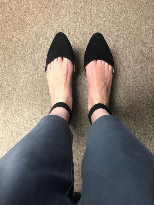 A reviewer showing off the black version of the shoes.