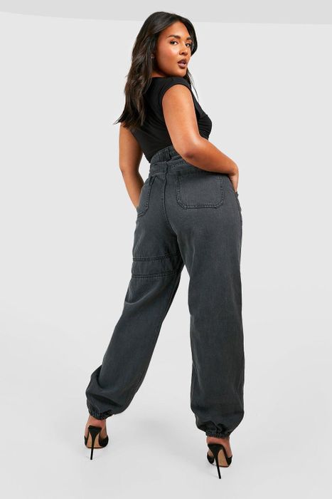 model showcasing the back design of the joggers