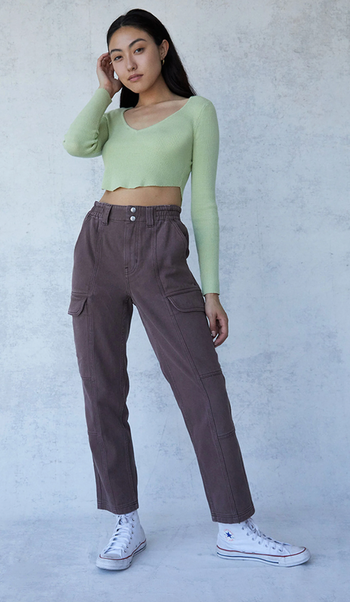 Model wearing brown cargo pants
