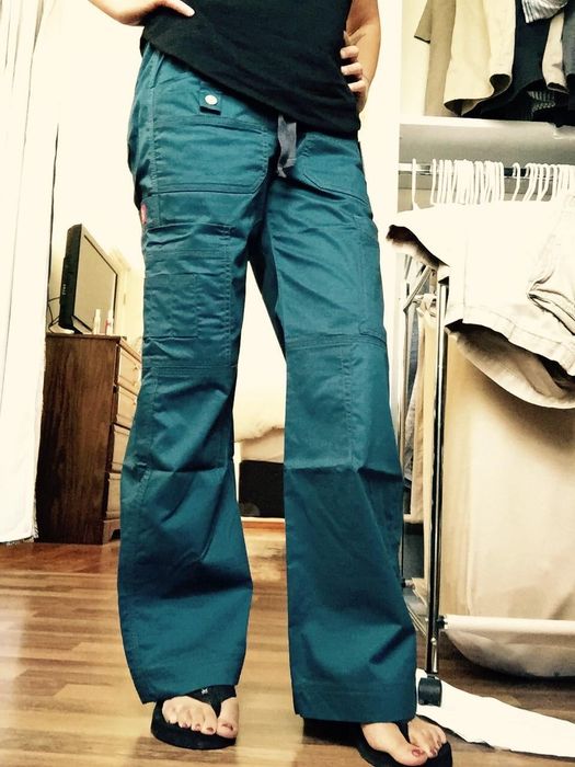 Reviewer photo showing the bottom half, wearing the pants in turquoise