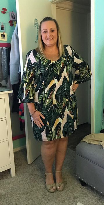The reviewer is dressed in a green outfit adorned with a leafy pattern.