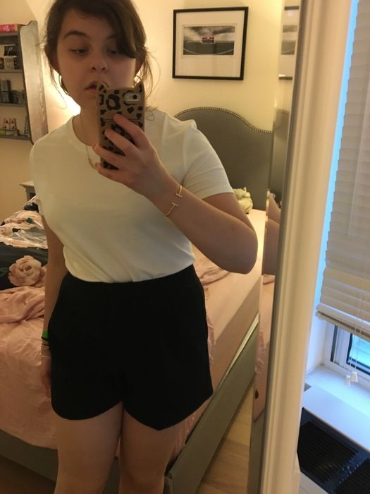 Mytour Editor paired the shirt with black shorts, tucked neatly in for a casual yet chic look.