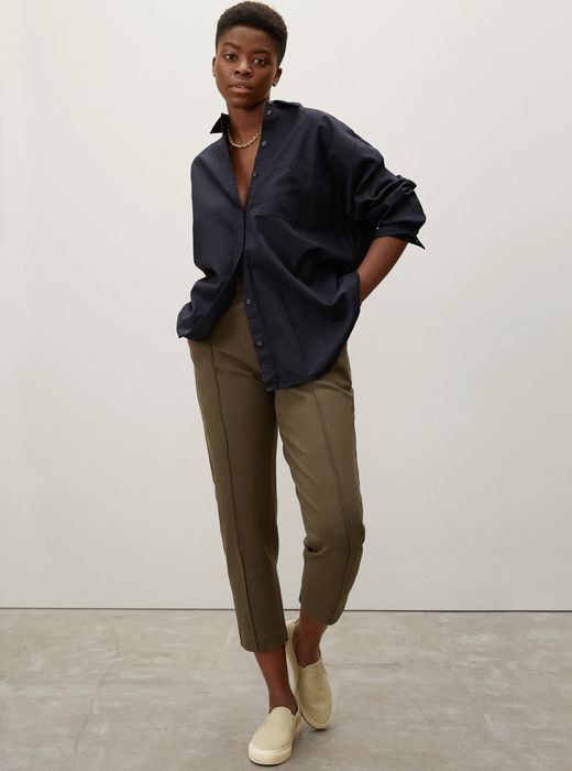 A model is wearing the green tapered pants.