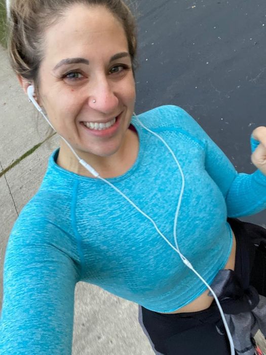 Another reviewer flaunting the top.