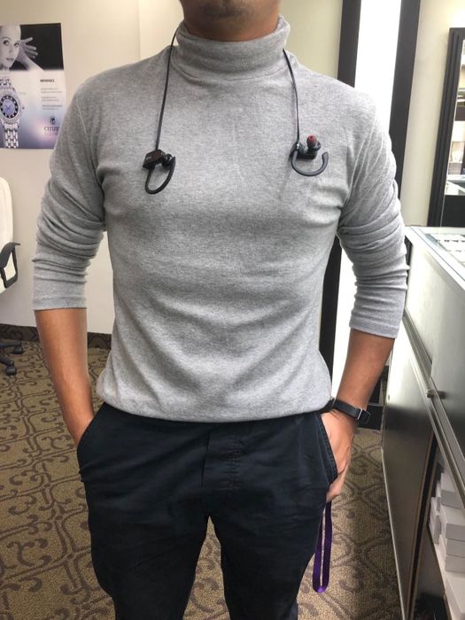 Reviewer wearing a gray sweater