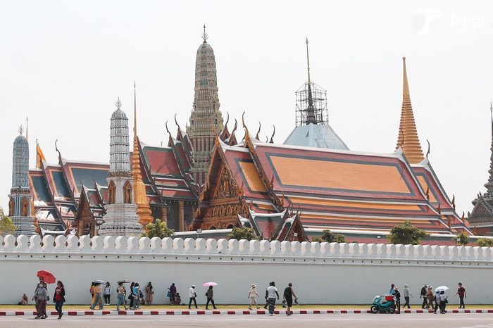 การเดินทางมายังอุโมงค์หน้าพระลาน สามารถทำได้ 2 วิธี คือ ขับรถส่วนตัวมาจอดที่สนามหลวง หรือใช้บริการรถไฟฟ้า MRT ลงสถานีสนามไชย และออกที่ทางออก 1 วัดพระแก้ว