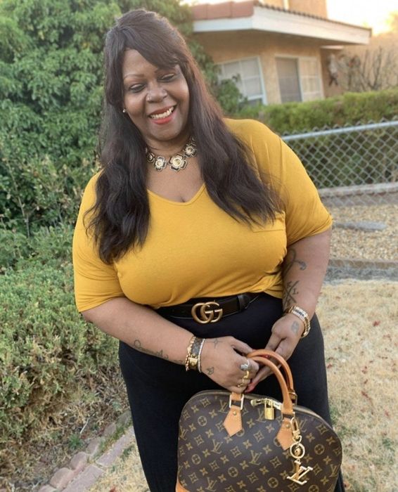 A reviewer wearing a yellow T-shirt paired with black pants.