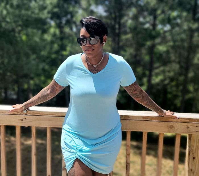 A reviewer in a nile blue dress shares her thoughts on the outfit.