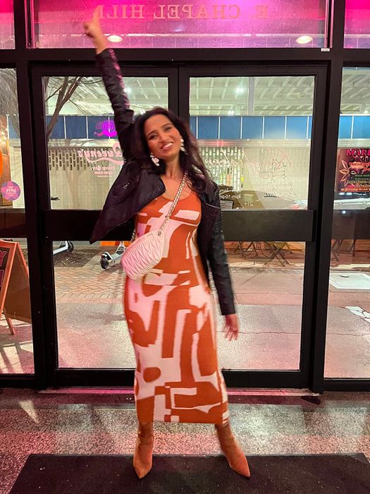 A non-pregnant reviewer rocking the same dress