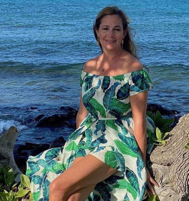 A reviewer wearing a green leaf print dress describes their experience.