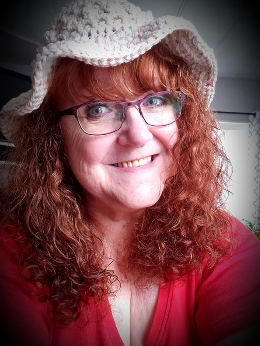 Reviewer showcasing their curly hair.